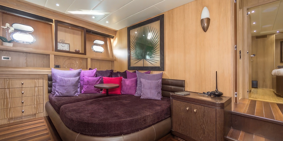 Аренда моторной яхты Mangusta 108 JFF во Франции